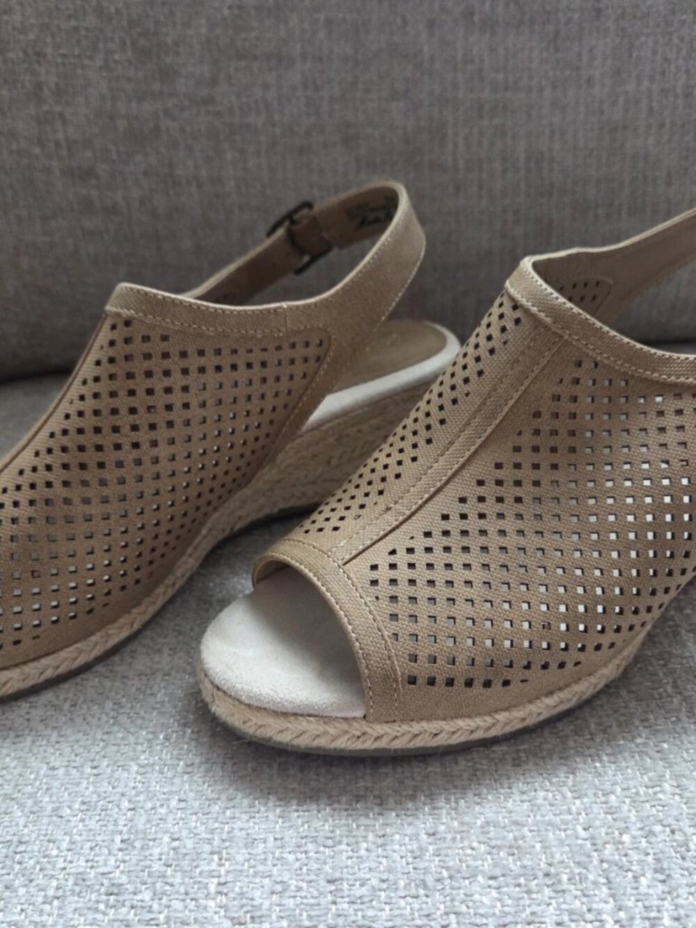 Easy Street Womens 9W Tan Linen Stacy Super Flex Wedge Slingback Sandals 🤎
